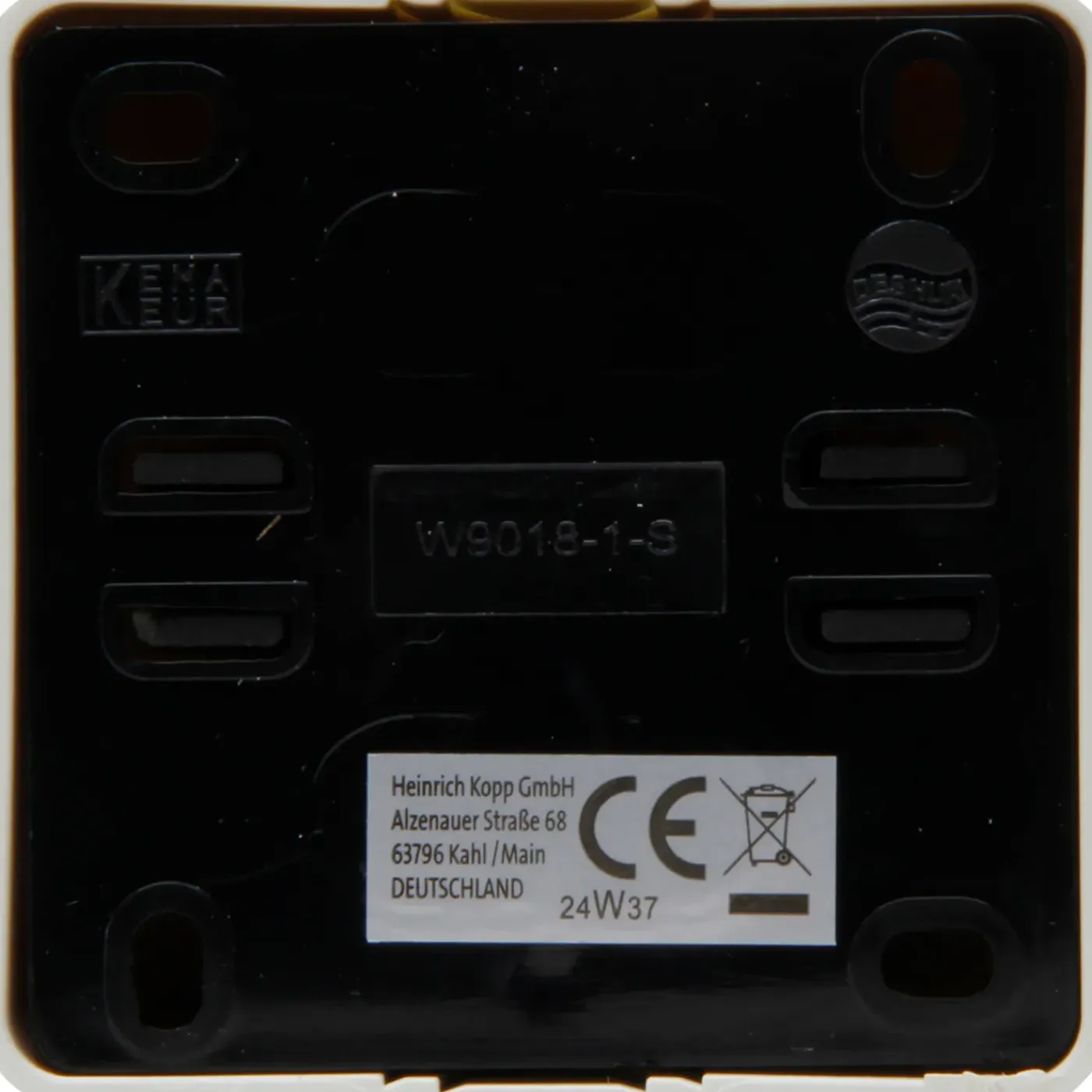 Baseline opbouwstopcontact ongeaard 1-polig wit IP20