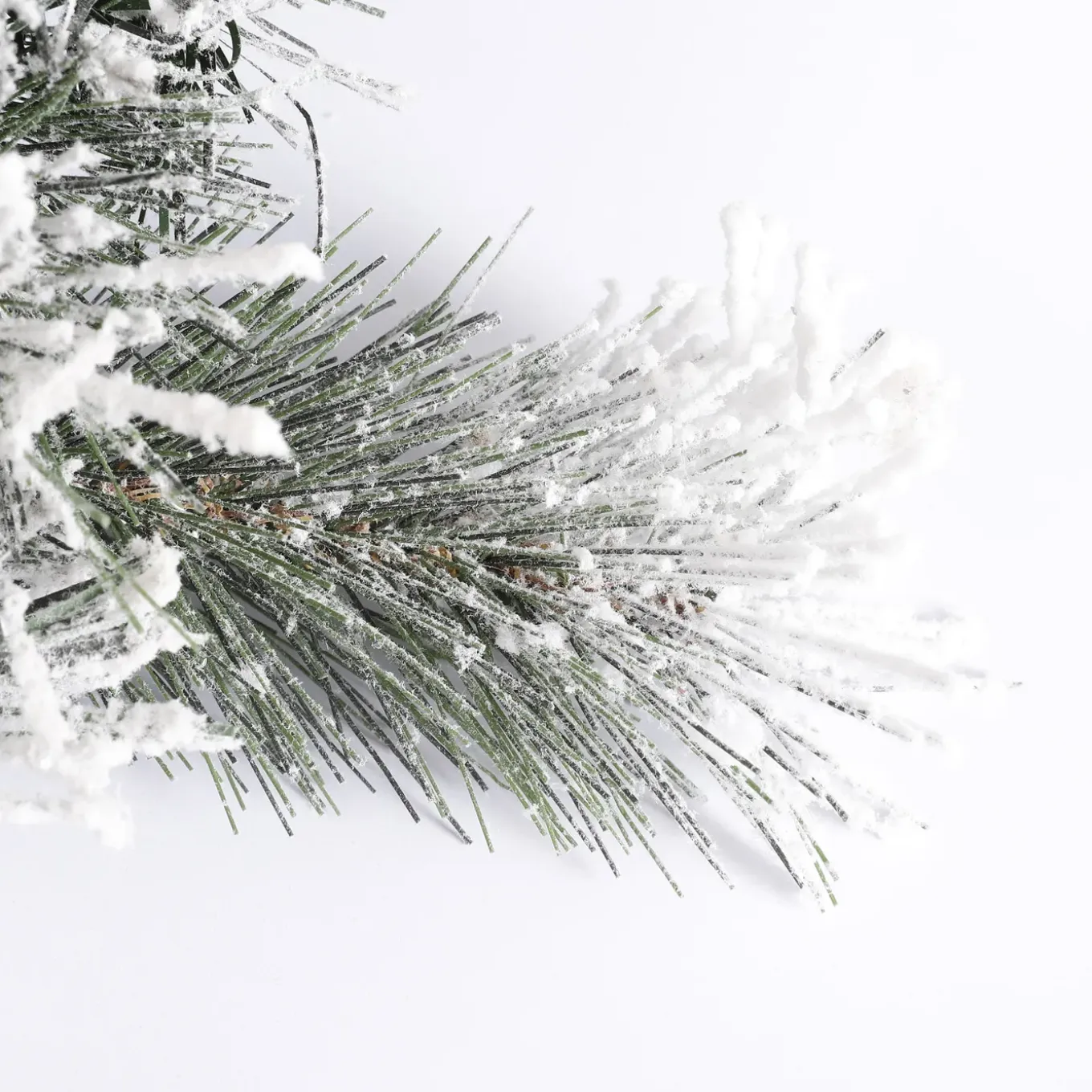 Black Box Trees Dinsmore Krans Groen Frosted Tips 108 - D60cm