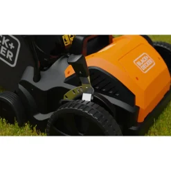 Black+Decker Verticuteerder 1200W - Werkbreedte 30cm - Oppervlak 300m² - Opvangzak 35L
