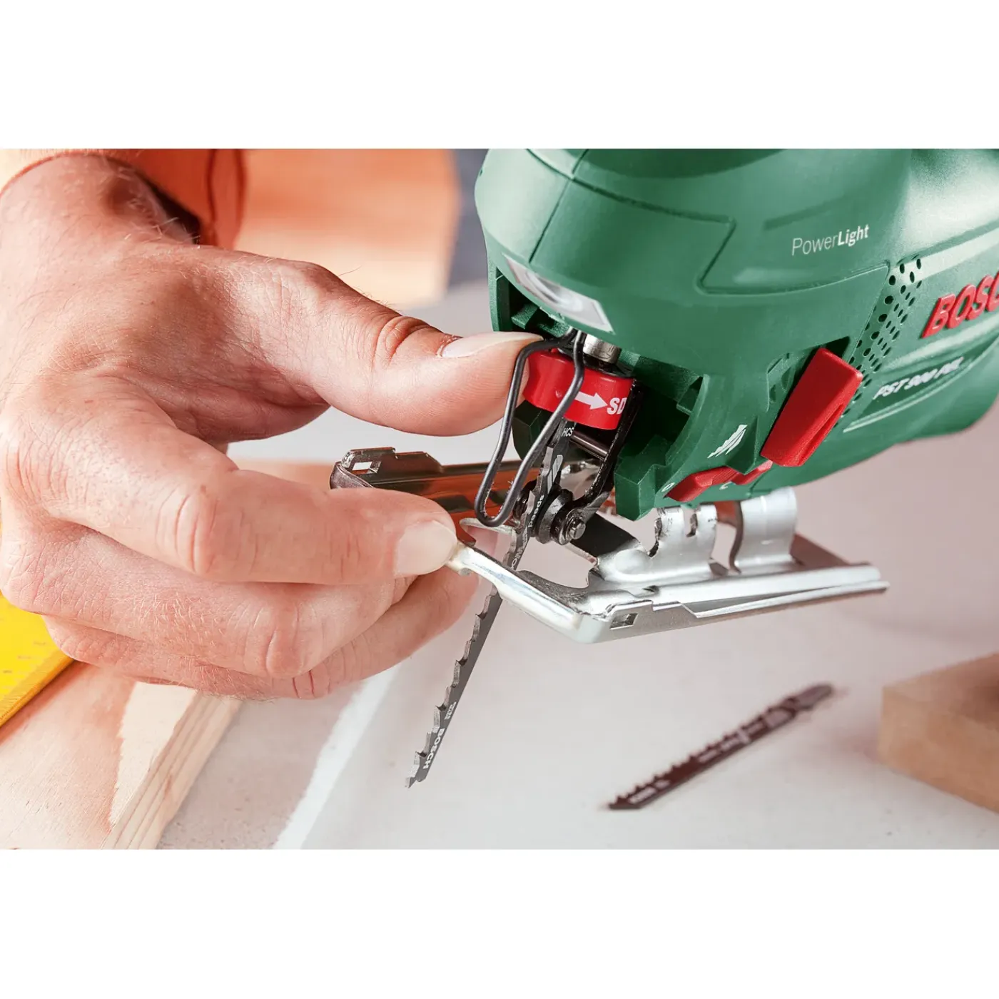 Bosch Decoupeerzaag PST 900 PEL - 620W Gesnoerd - Koolborstelloze motor - Pendelfunctie