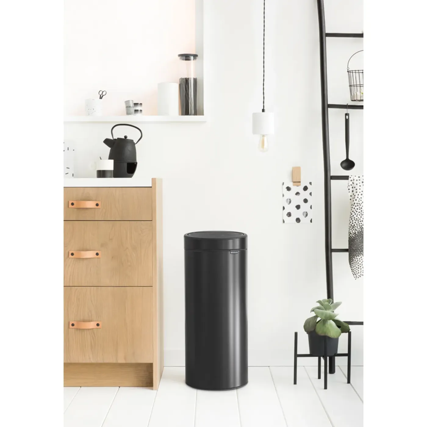 Brabantia Afvalbak Touch Bin - Staal - Mat Zwart - 29.5x32x72cm - 30L