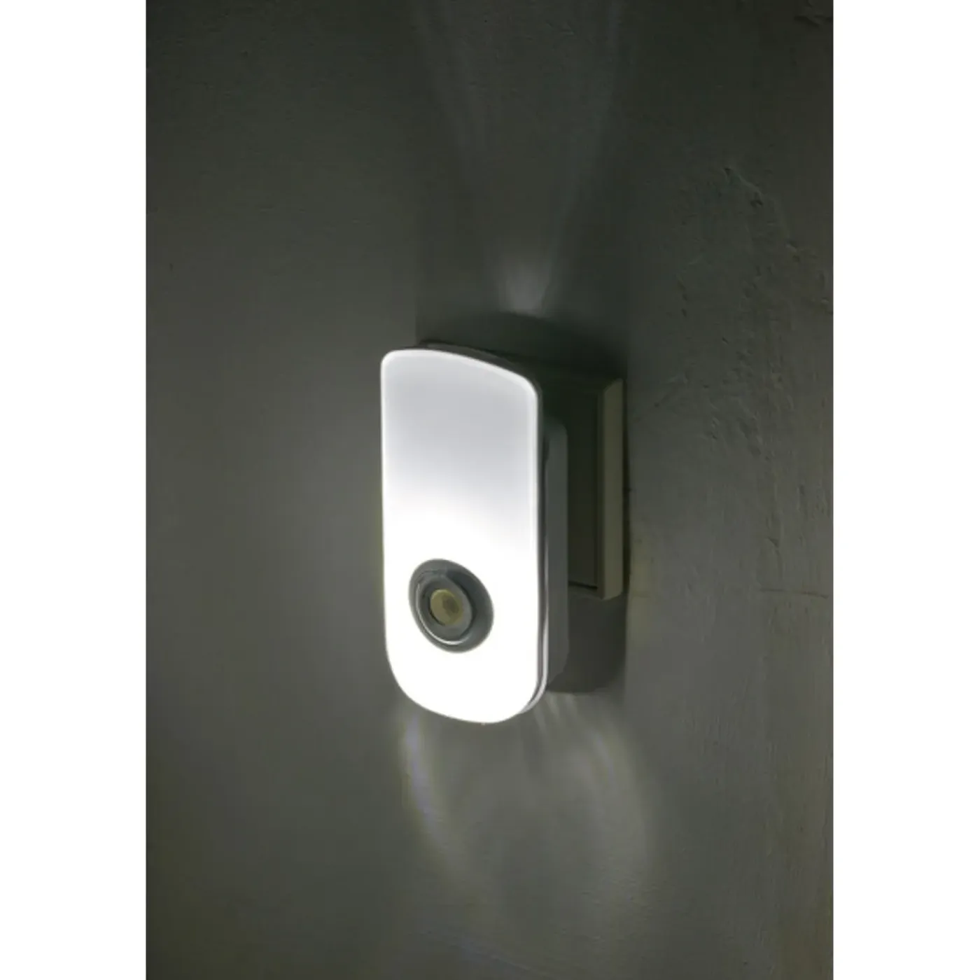 Brennenstuhl veiligheidslamp LED-sensor nachtlampje + IR-sensor 18 SMD