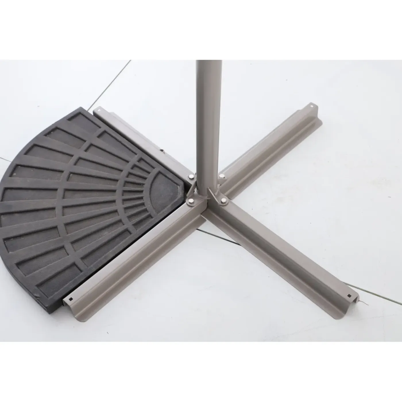 Central Park Zweefparasol Daze - D 300cm - Ecru - Met Opwindmechanisme 180g/m² - Stalen Mast