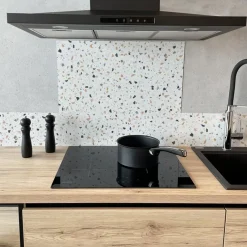 99deco - Achterwand Voor Afzuigkap In Aluminium Met Wit Terrazzo-effect - 70x60 Cm