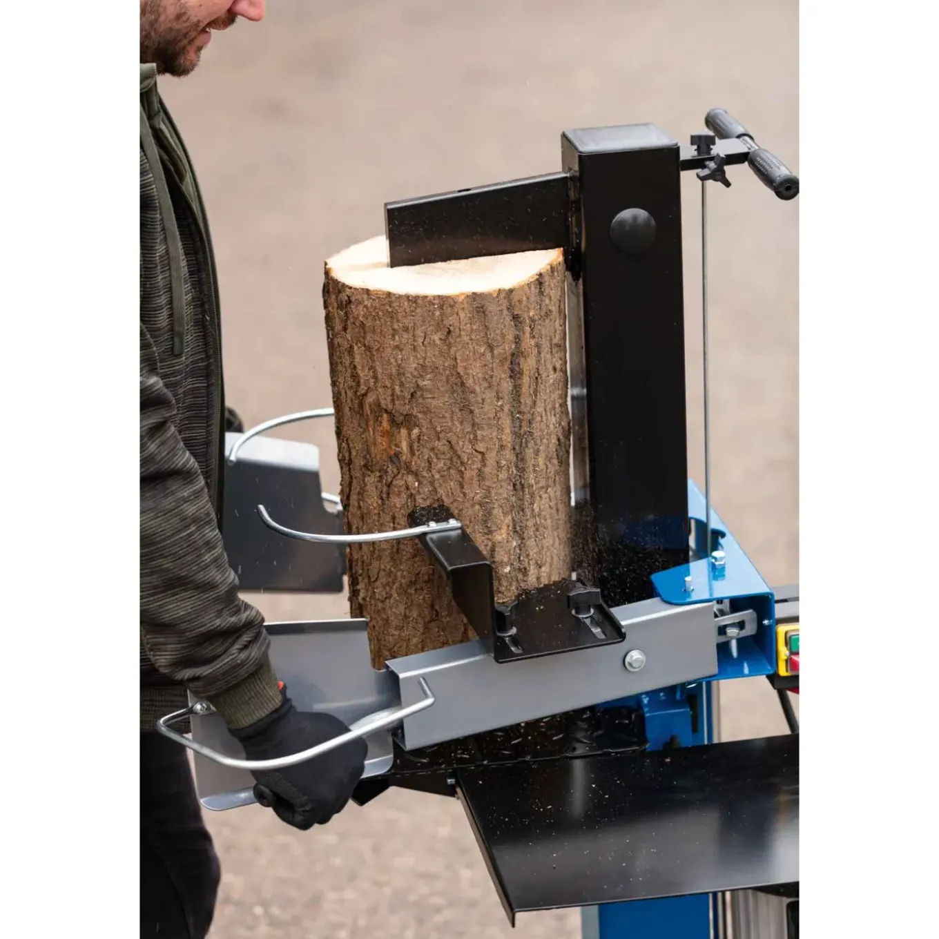 De Scheppach Houtklover Hl810 - 400V - 3500 W - 8 ton - Max. diameter 80 - 300 mm