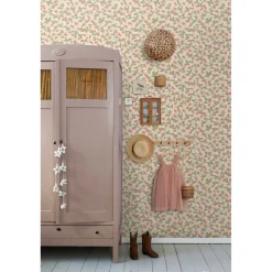 ESTAhome Behang Aardbeien Lichtgroen En Roze - 50 X 900 Cm - 132170