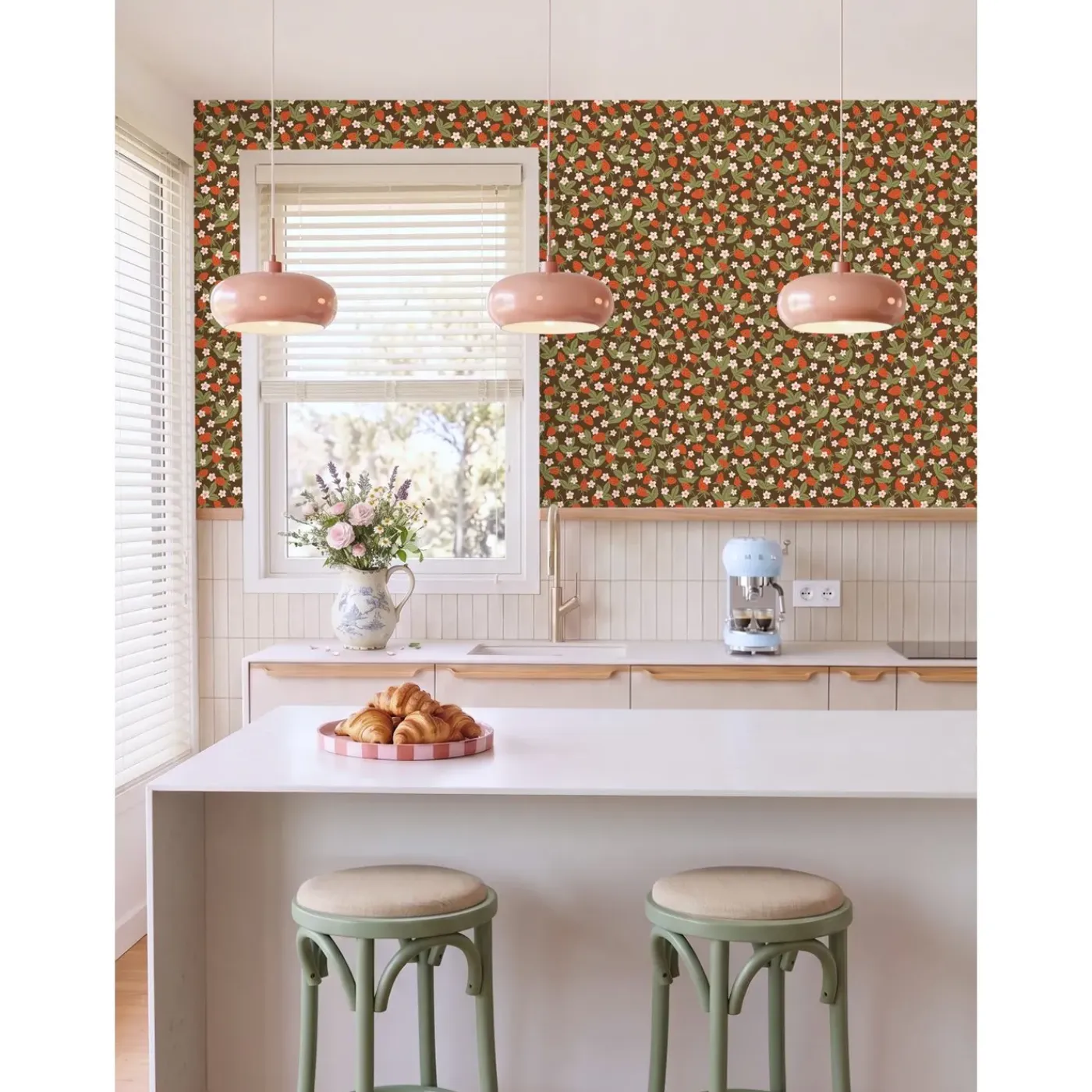 ESTAhome Behang Aardbeien Vergrijsd Olijfgroen En Rood - 50 X 900 Cm - 132169
