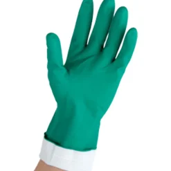Vileda Handschoenen Dermo Plus L DE LATEXVRIJE HANDSCHOENEN SPECIFIEK VOOR GEVOELIGE EN KWETSBARE HANDEN De Dermo Plus anti-allergische handschoenen zijn dermatologisch getest en geschikt voor mensen met allergieën. Dankzij de katoenen voering zijn onze schoonmaakhandschoenen comfortabel om te dragen. De anti-allergische rubberen handschoenen beschermen uw handen tegen alle soorten irritaties. Het nitrilmateriaal is 100% latexvrij en dus geschikt voor mensen met allergieën. Nitril is het synthetische alternatief voor latexhandschoenen en zijn handig, duurzaam en herbruikbaar. De vingertoppen hebben een ruwe, anti-slip afwerking zodat uw vingers niet uitglijden. Dat is handig bij het afwassen of andere delicate klusjes.
