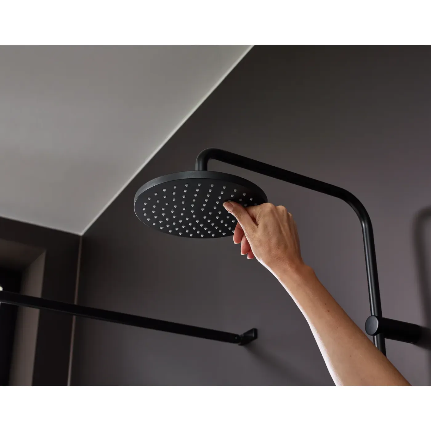 Hansgrohe Regendouche Vernis Blend - Met Thermostatische Kraan - Zwart - Mat - Rond - Met Handdouche - 15cm hartafstand - 2-straals - Waterbesparend