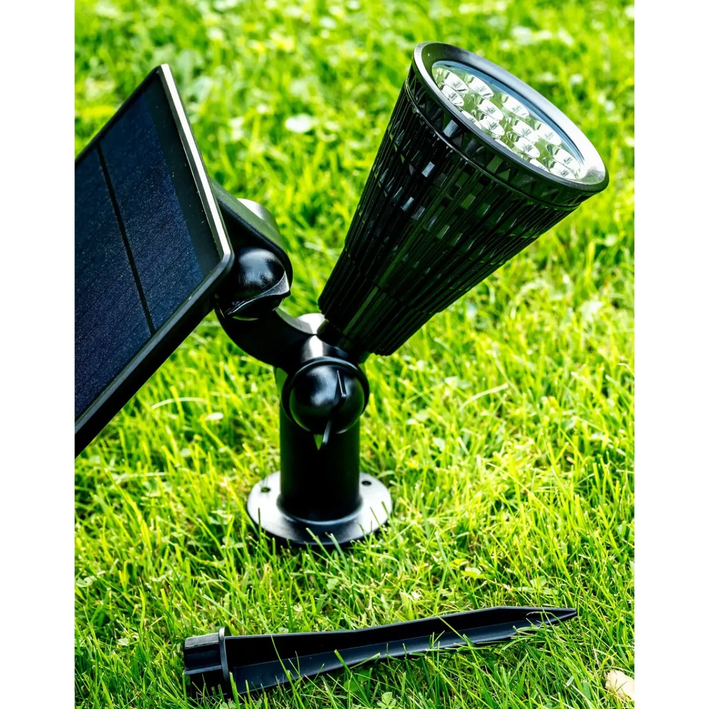 Iplux® Iplux Solar Led Tuinspot Pro+ 1200 Lumen - Hoge Kwaliteit Solar Prikspot - Brandduur 15 Uur
