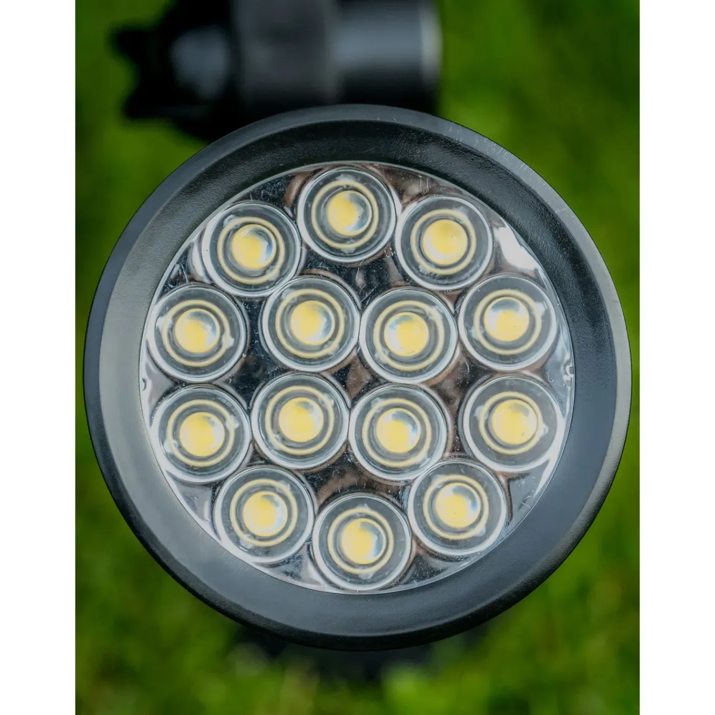 Iplux® Iplux Solar Led Tuinspot Pro+ 1200 Lumen - Hoge Kwaliteit Solar Prikspot - Brandduur 15 Uur
