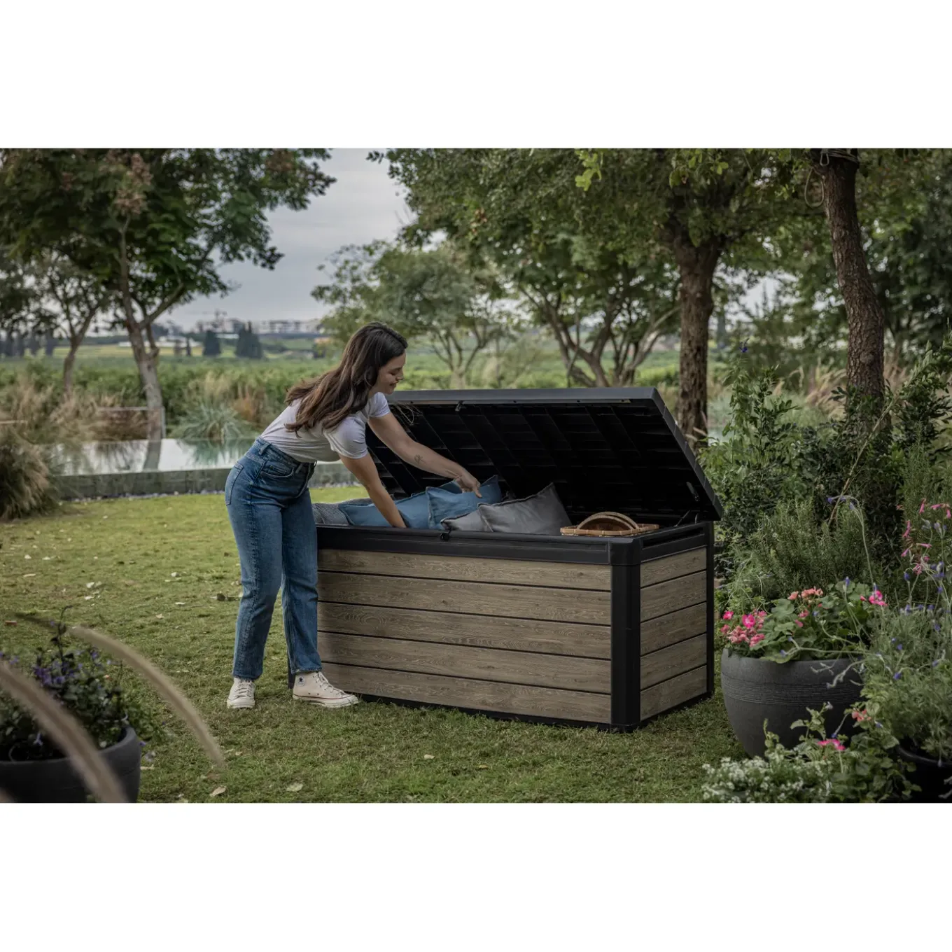 Keter Kussenbox Signature Ashwood - Houtlook - 570L - 151,7x72,5x70cm
