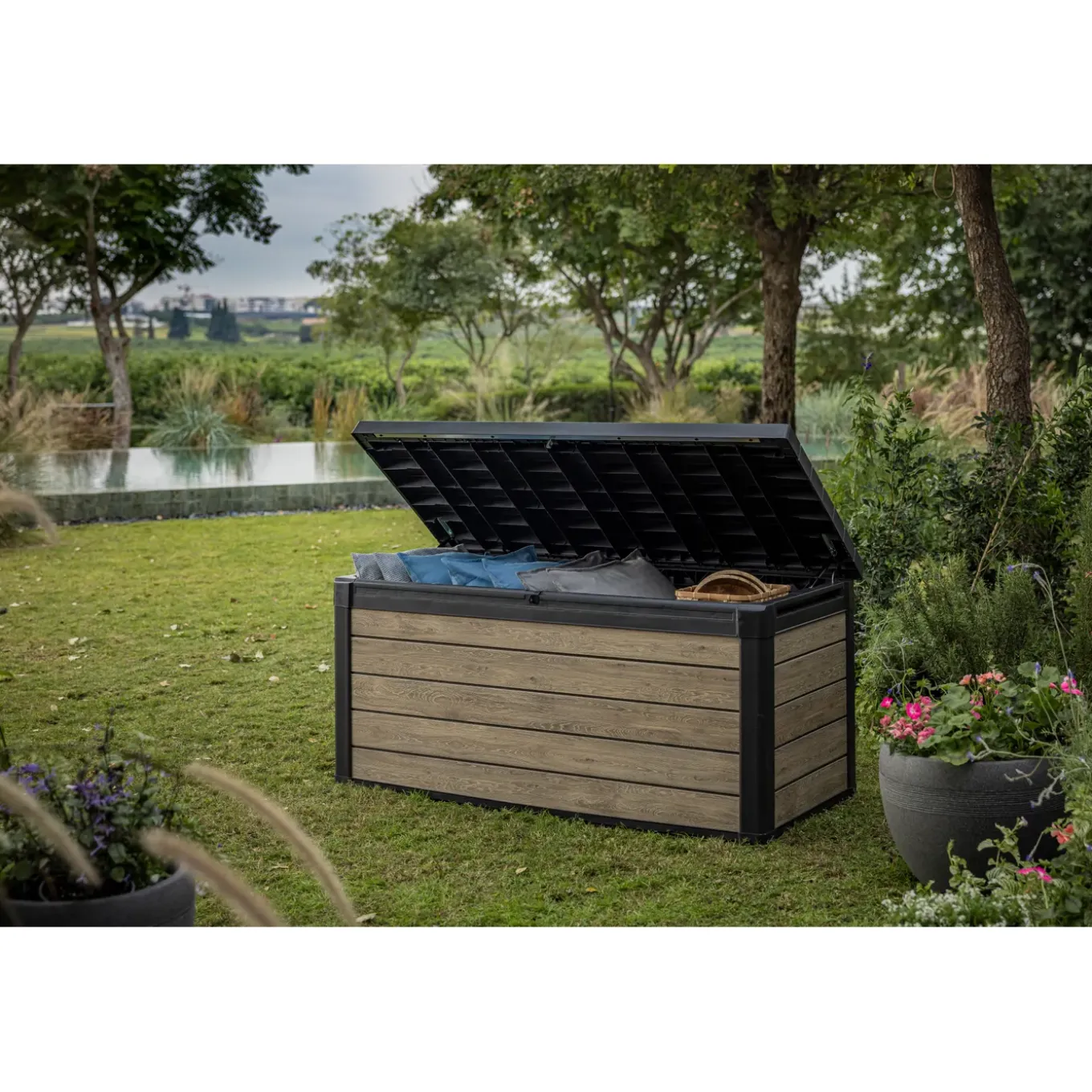 Keter Kussenbox Signature Ashwood - Houtlook - 570L - 151,7x72,5x70cm