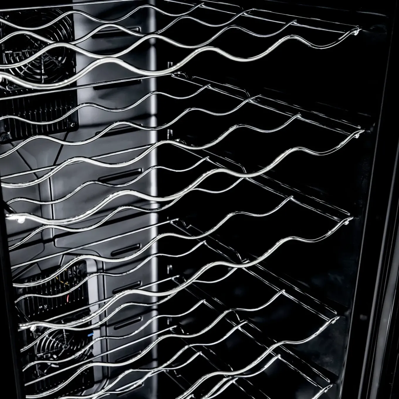Monstershop Wijnkoelkast Oriva - Led Verlichting - 28 Flessen Capaciteit - Zwart