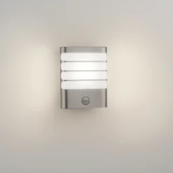 Philips Buitenwandlamp Raccoon - Zilver - Warm Wit - 3W - met Sensor