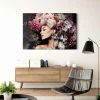 Schilderij Vrouw met Bloemenhoed - 116x78 cm - Bruin - Glas