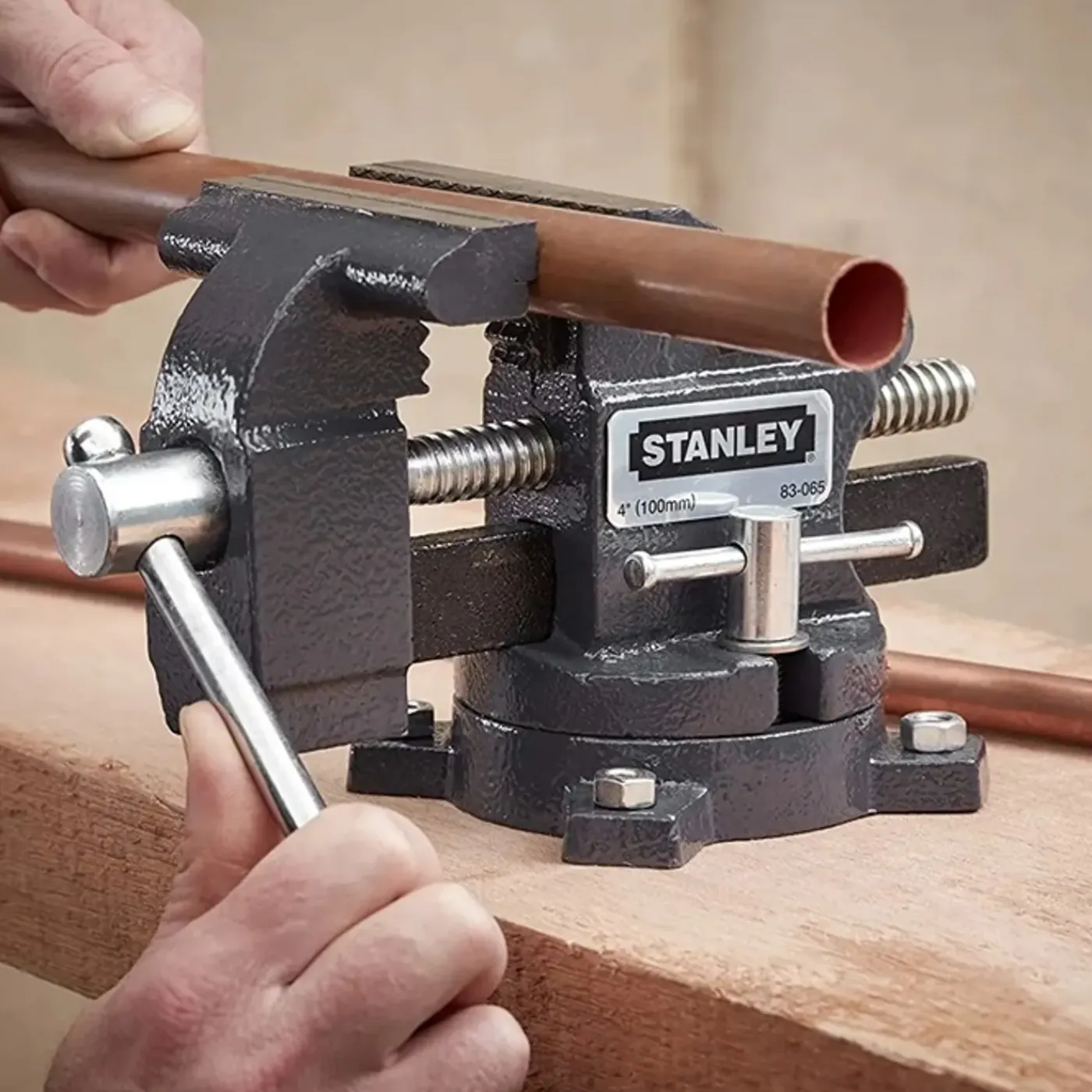 Stanley Maxsteel Draaibare Bankschroef (100mm)