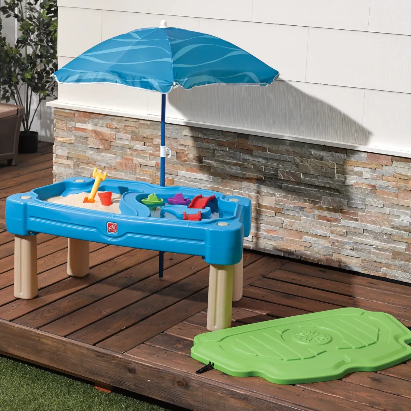 Step2 Cascading Cove Zand & Watertafel Met Parasol 107cm Blauw