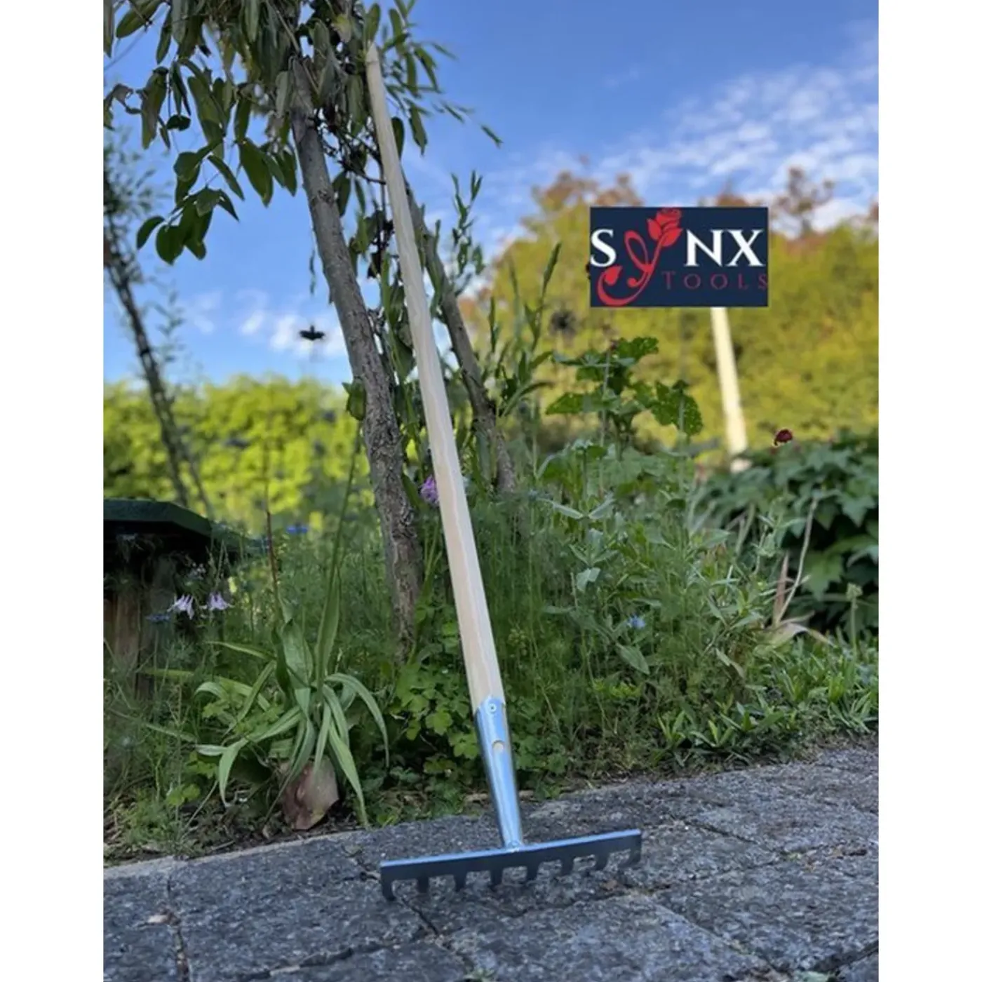 Synx Tools Tuinhark 8 Tanden + Nylon Straatbezem 35 Cm Met Houten Steel 150 Cm