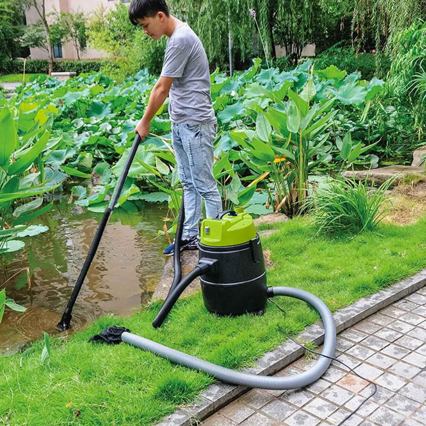 Teien 4-in-1 Vijverstofzuiger Met Afvoer 1600w 30 Liter Inclusief Accessoires