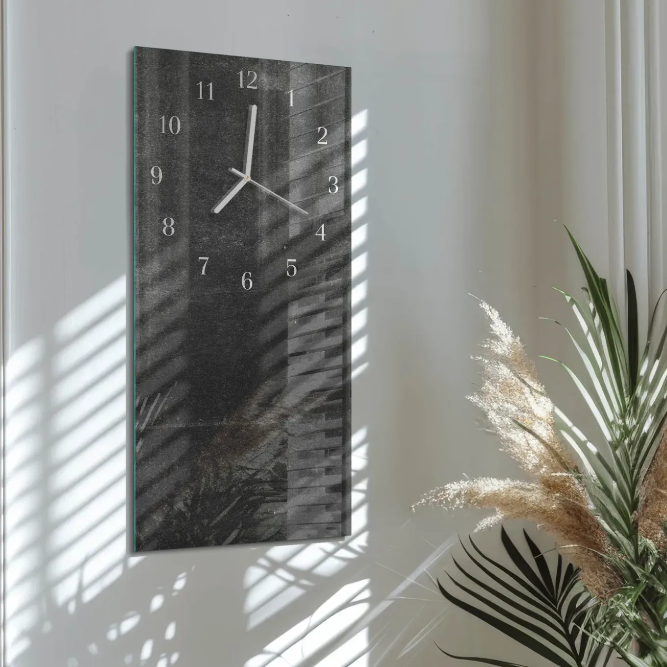 Tulup - Decoratieve Glazen Klok - Rechthoekige Verticaal - Grafiet - Grijs - 30x60 - Witte Handen
