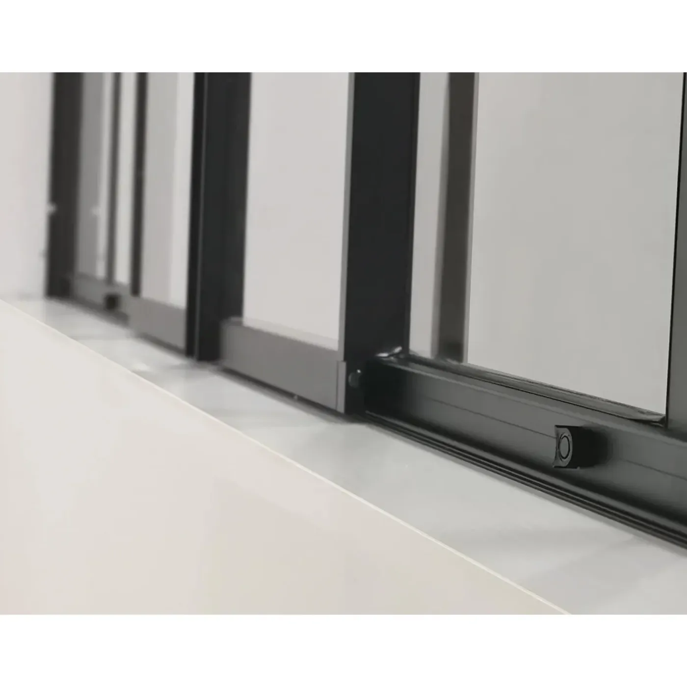 Vente-unique Glazen Binnenraam Ravena Zwart - L 120cm X B 3.5cm X H 105cm