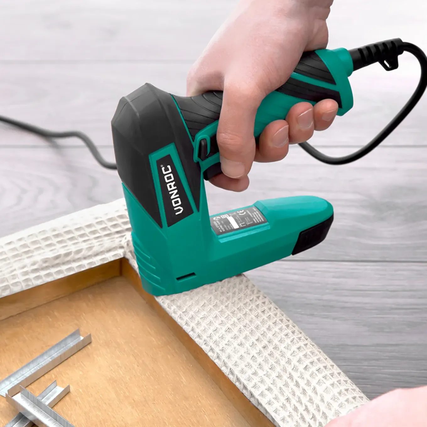 Vonroc Elektrische Tacker | Incl. 900 Nieten En 300 Spijkers