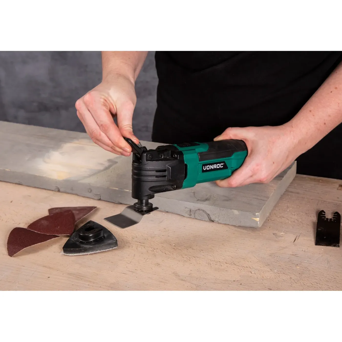 VONROC Oscillerende Multitool 300w | Incl. 60 Accessoires En Opbergtas