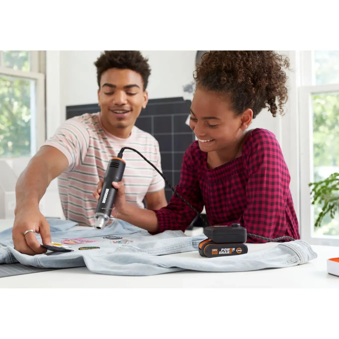 Worx accu heteluchtpistool MakerX WX743.9 - 20 V - 200 W - 260 °C - compact formaat